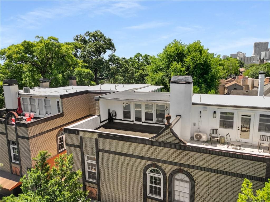 2 bedroom, 3 bathroom, 1,456 sq ft townhouse for rent at 197 5th Street, Atlanta, GA 30308 for $3,500 a month — photo 2