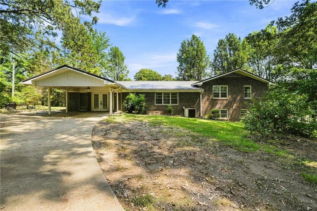 4 bedroom, 3 bathroom, 2,552 sq ft single family residence for sale at 7018 Highway 27, Buchanan, GA 30113 — photo 2
