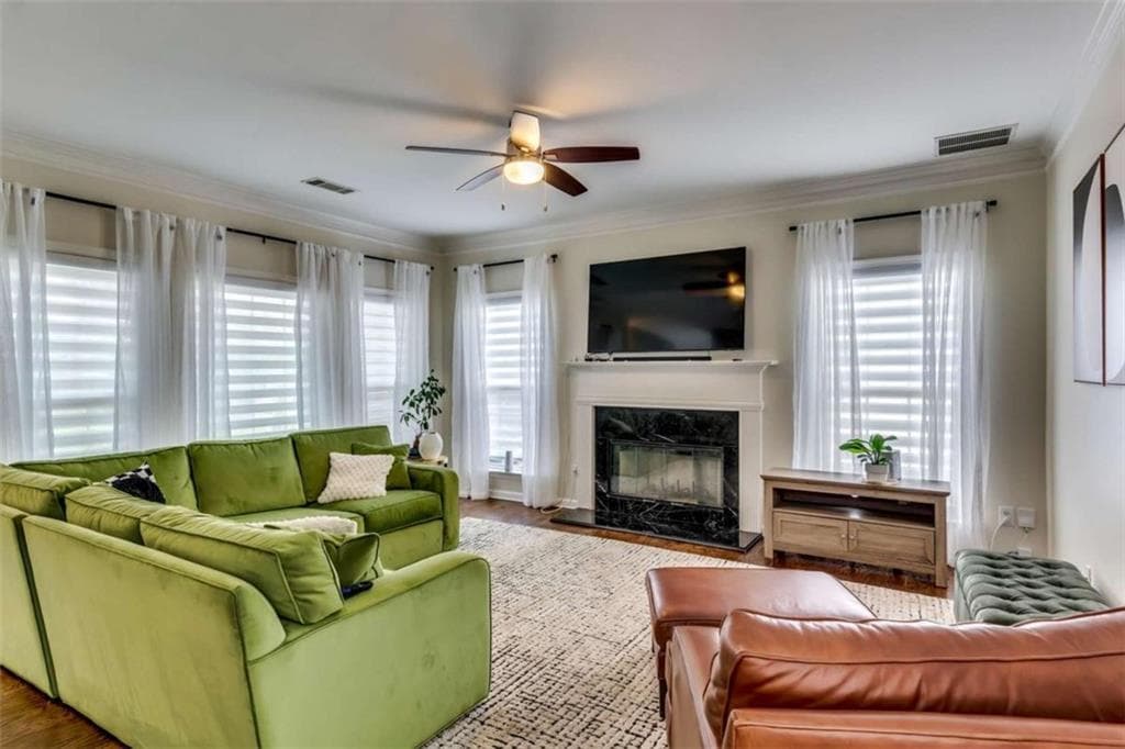 4 bedroom, 3 bathroom, 2,396 sq ft single family residence under contract at 624 Lantern Park Lane, Scottdale, GA 30079 — photo 9