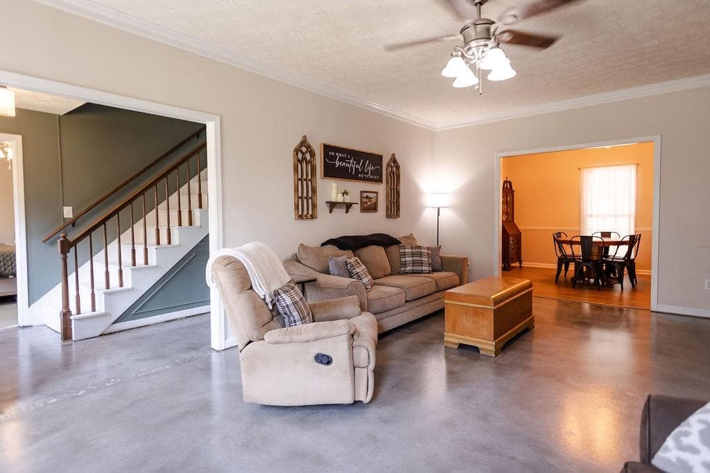 3 bedroom, 3 bathroom, 2,046 sq ft single family residence for sale at 3 Ashley Oaks Lane, Newnan, GA 30263 — photo 9