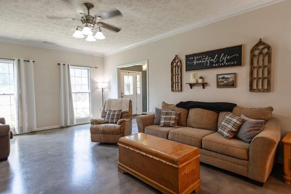 3 bedroom, 3 bathroom, 2,046 sq ft single family residence for sale at 3 Ashley Oaks Lane, Newnan, GA 30263 — photo 10