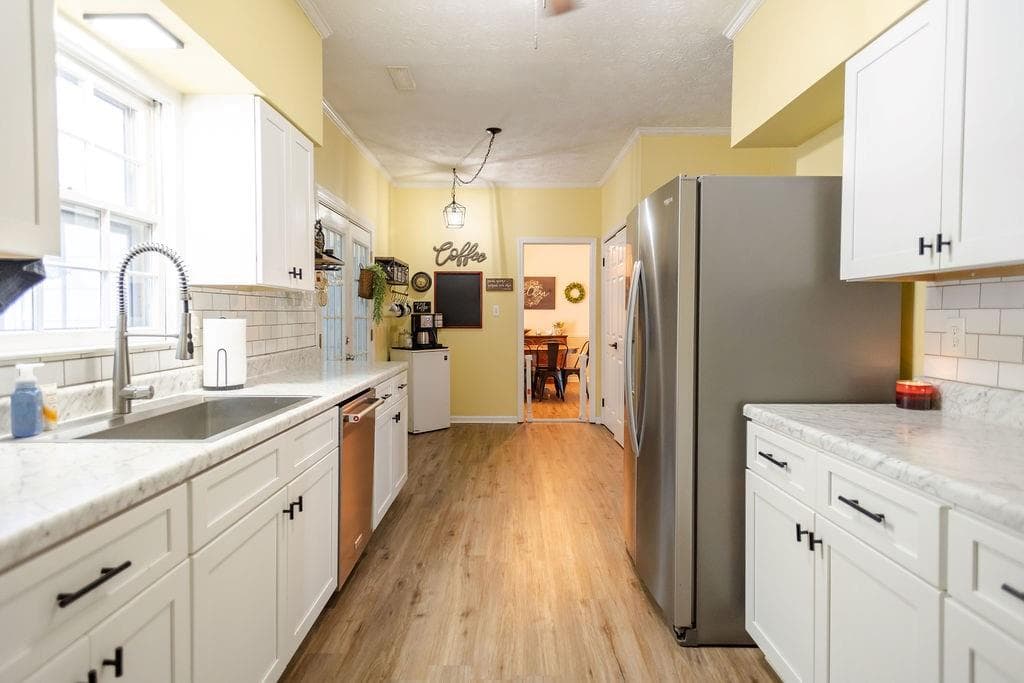 3 bedroom, 3 bathroom, 2,046 sq ft single family residence for sale at 3 Ashley Oaks Lane, Newnan, GA 30263 — photo 3