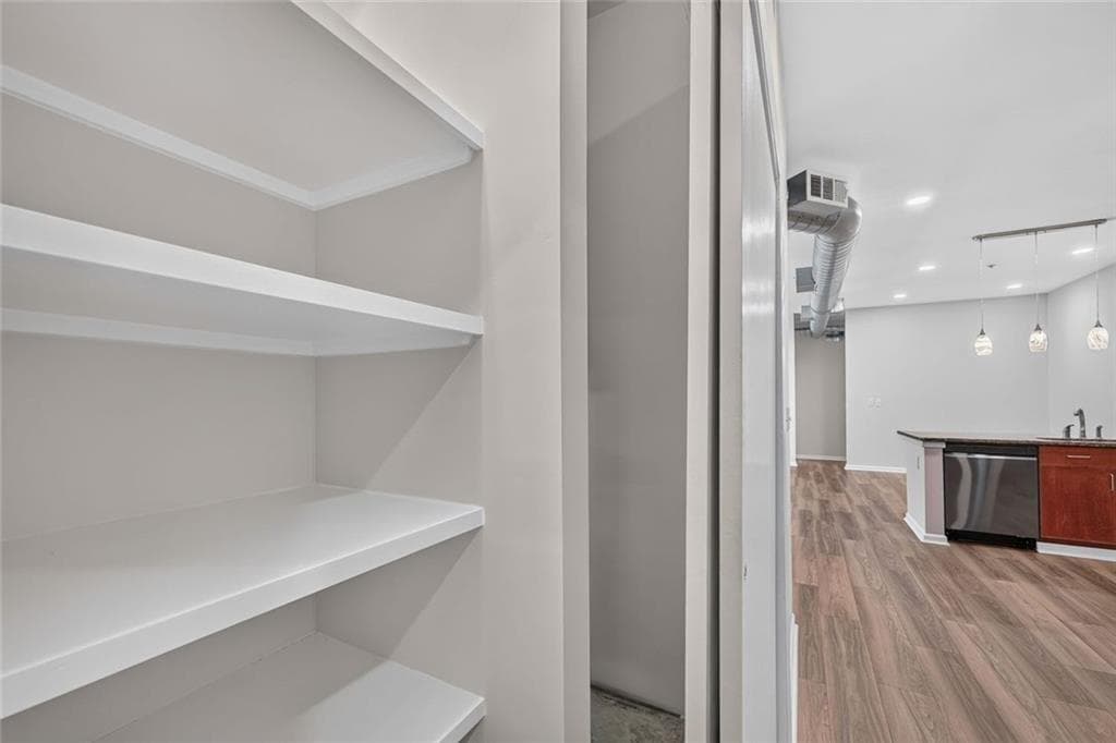 2 bedroom, 2 bathroom, 1,223 sq ft condominium under contract at 5300 Peachtree Road 1111, Chamblee, GA 30341 — photo 3