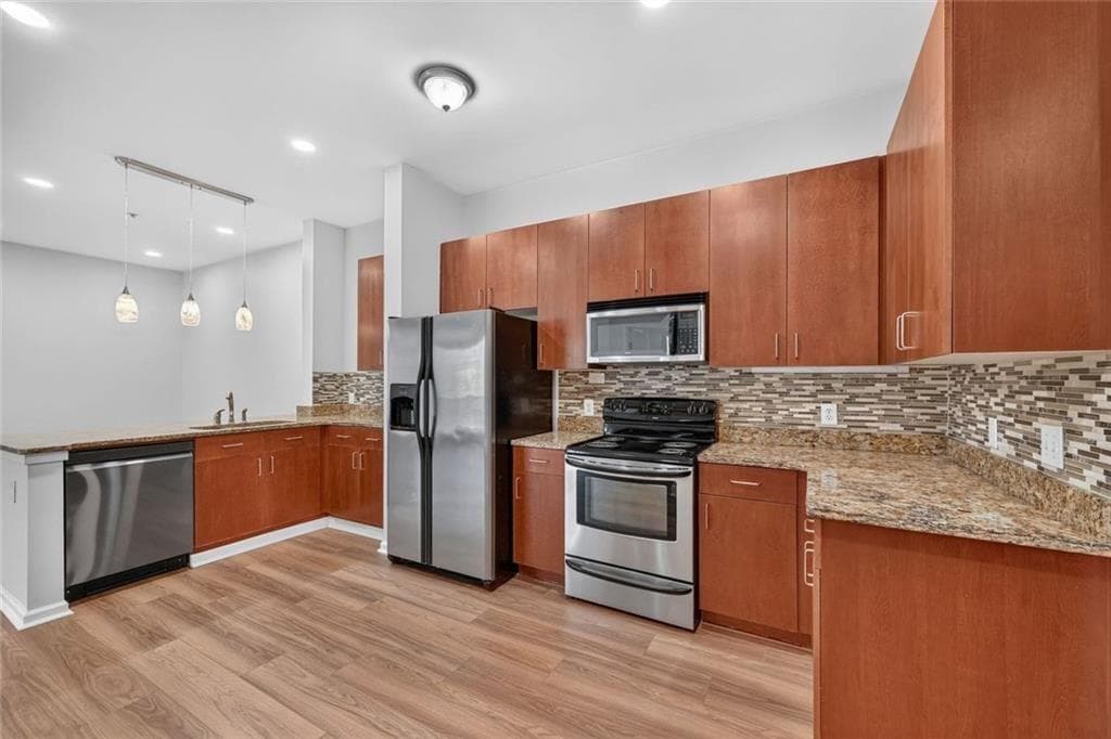 2 bedroom, 2 bathroom, 1,223 sq ft condominium under contract at 5300 Peachtree Road 1111, Chamblee, GA 30341 — photo 4