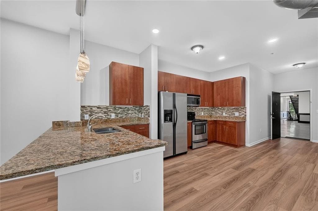 2 bedroom, 2 bathroom, 1,223 sq ft condominium under contract at 5300 Peachtree Road 1111, Chamblee, GA 30341 — photo 5