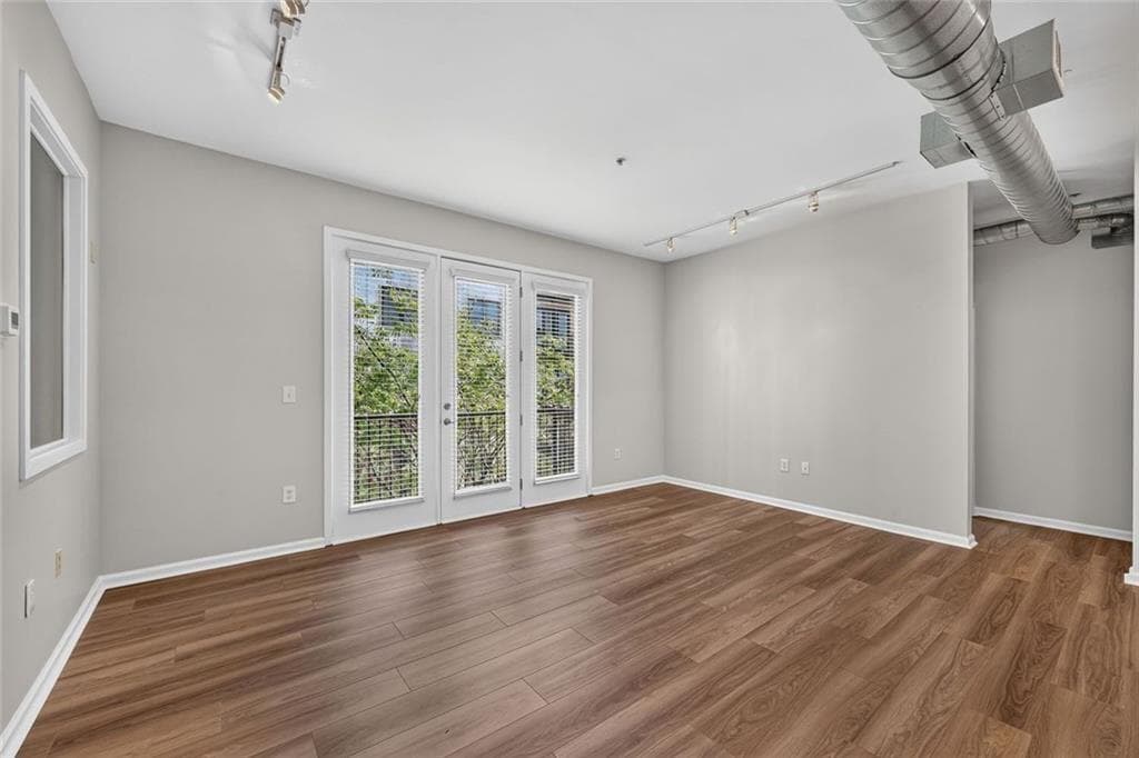 2 bedroom, 2 bathroom, 1,223 sq ft condominium under contract at 5300 Peachtree Road 1111, Chamblee, GA 30341 — photo 6