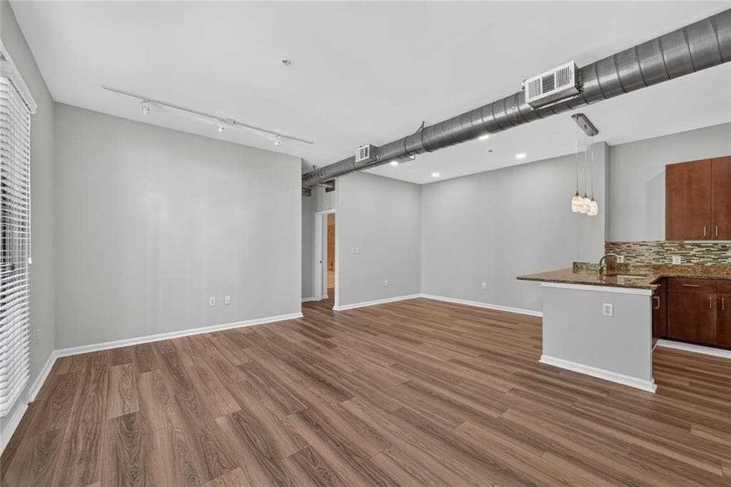 2 bedroom, 2 bathroom, 1,223 sq ft condominium under contract at 5300 Peachtree Road 1111, Chamblee, GA 30341 — photo 7