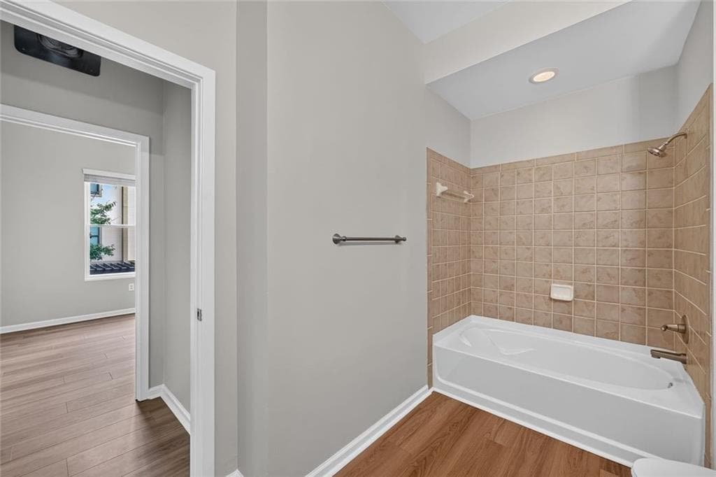 2 bedroom, 2 bathroom, 1,223 sq ft condominium under contract at 5300 Peachtree Road 1111, Chamblee, GA 30341 — photo 9