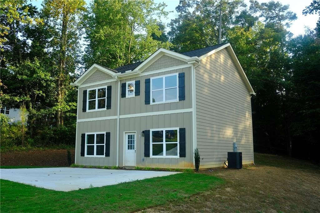 3 bedroom, 3 bathroom, 2,002 sq ft single family residence under contract at 6155 sammy Drive, Gainesville, GA 30506 — photo 2