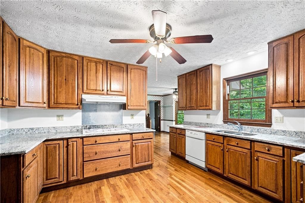 4 bedroom, 3 bathroom, 2,779 sq ft single family residence for sale at 965 Millbrook Court, Tucker, GA 30084 — photo 9