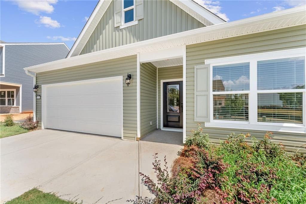 3 bedroom, 2 bathroom, 1,310 sq ft single family residence for sale at 400 Bluegrass Lane, Rockmart, GA 30153 — photo 2