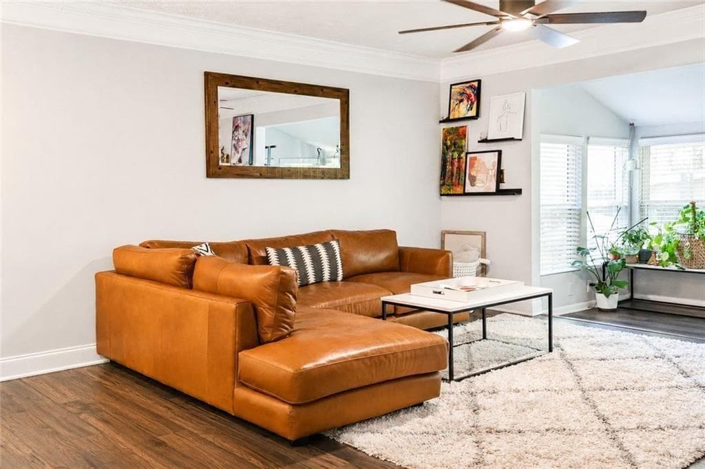 2 bedroom, 2 bathroom, 1,064 sq ft condominium for sale at 5151 Roswell 7, Atlanta, GA 30342 — photo 2