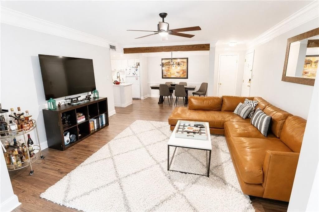 2 bedroom, 2 bathroom, 1,064 sq ft condominium for sale at 5151 Roswell 7, Atlanta, GA 30342 — photo 3