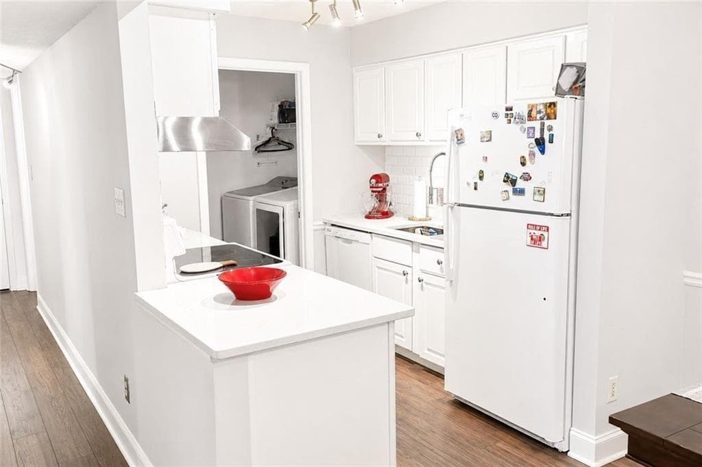 2 bedroom, 2 bathroom, 1,064 sq ft condominium for sale at 5151 Roswell 7, Atlanta, GA 30342 — photo 8