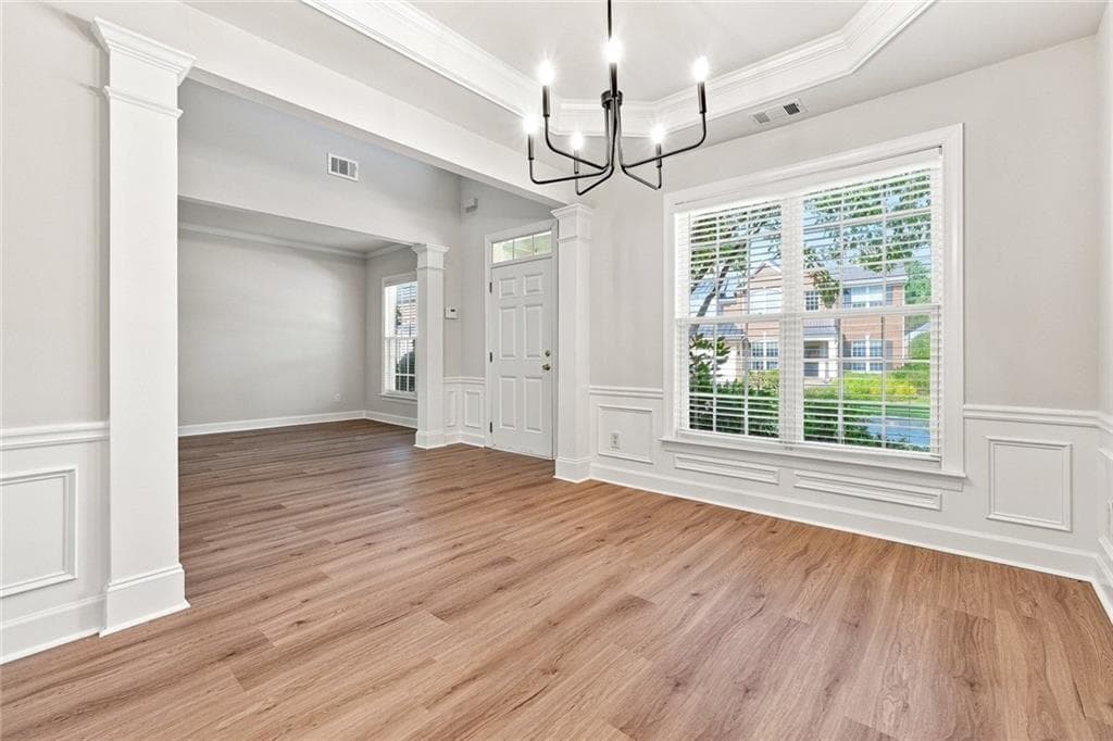3 bedroom, 3 bathroom, 3,136 sq ft townhouse under contract at 10 Hemingbrough Way, Johns Creek, GA 30022 — photo 8