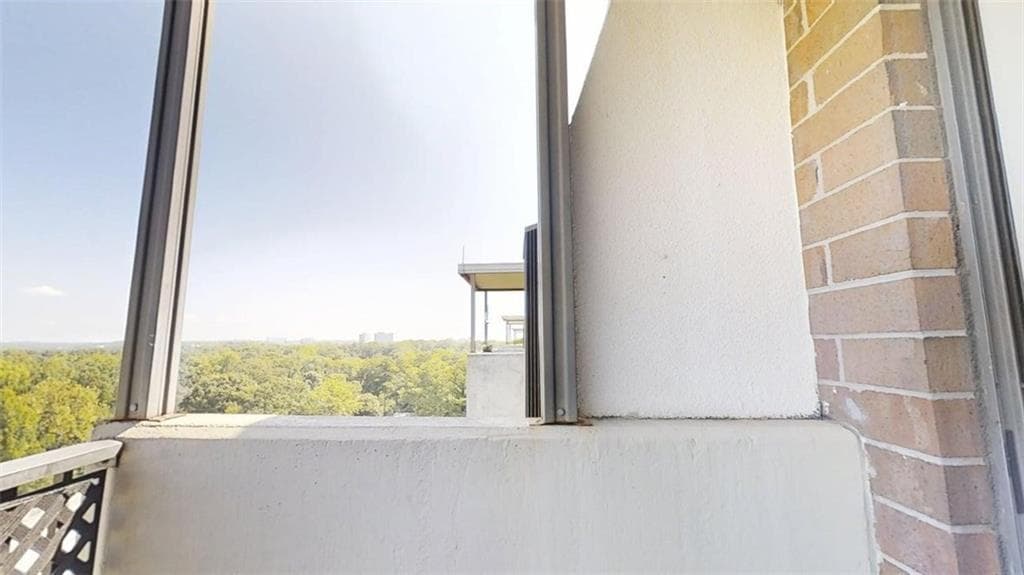 1 bedroom, 1 bathroom, 760 sq ft condominium under contract at 300 Johnson Ferry Road B1003, Sandy Springs, GA 30328 — photo 2