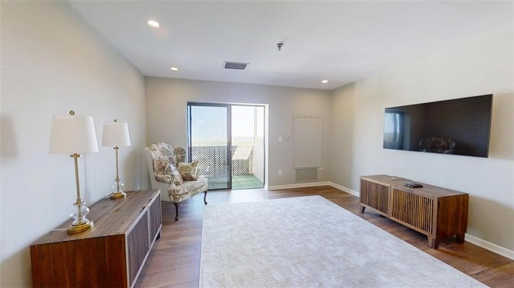 1 bedroom, 1 bathroom, 760 sq ft condominium under contract at 300 Johnson Ferry Road B1003, Sandy Springs, GA 30328 — photo 8