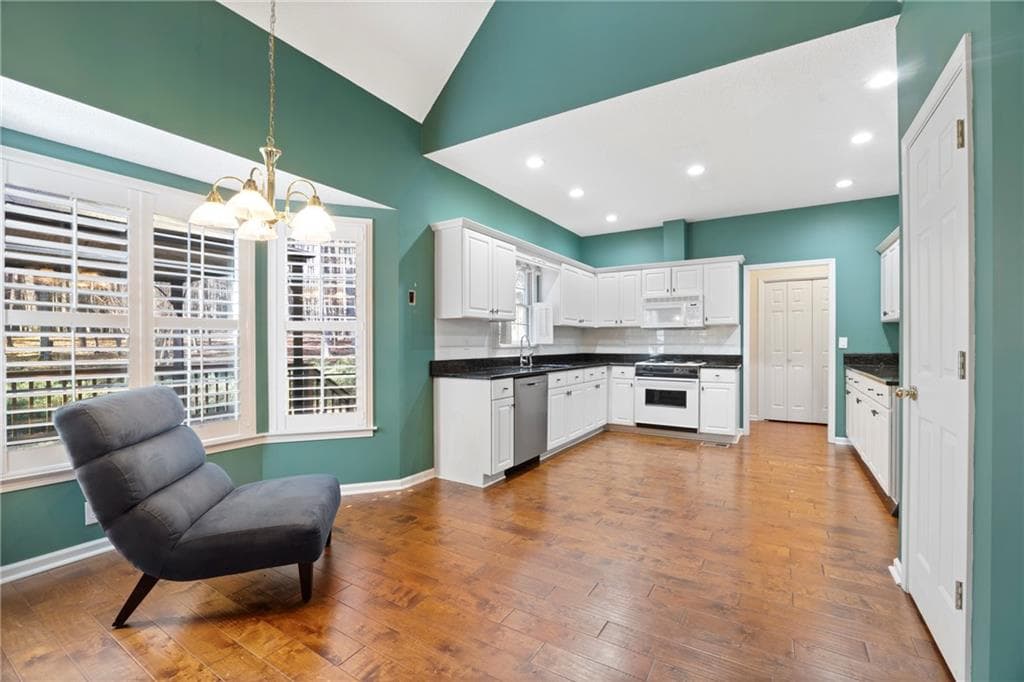 4 bedroom, 3 bathroom, 2,494 sq ft single family residence for sale at 165 Redspire Lane, Fayetteville, GA 30215 — photo 8