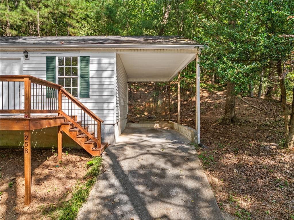 3 bedroom, 2 bathroom, 984 sq ft single family residence for sale at 258 Curtis Circle, Calhoun, GA 30701 — photo 3