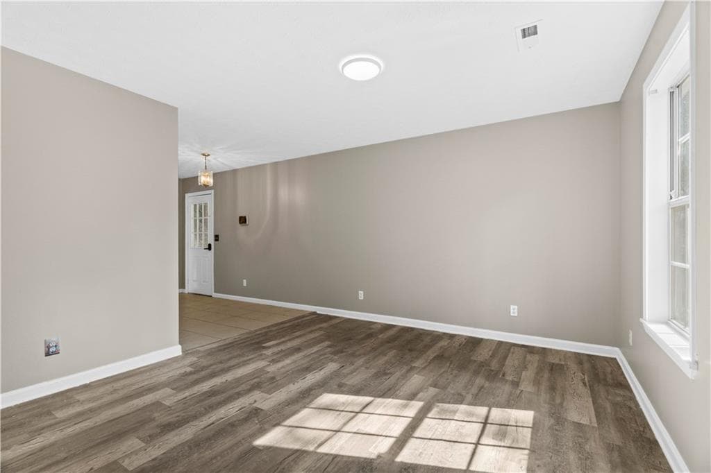 3 bedroom, 2 bathroom, 984 sq ft single family residence for sale at 258 Curtis Circle, Calhoun, GA 30701 — photo 7