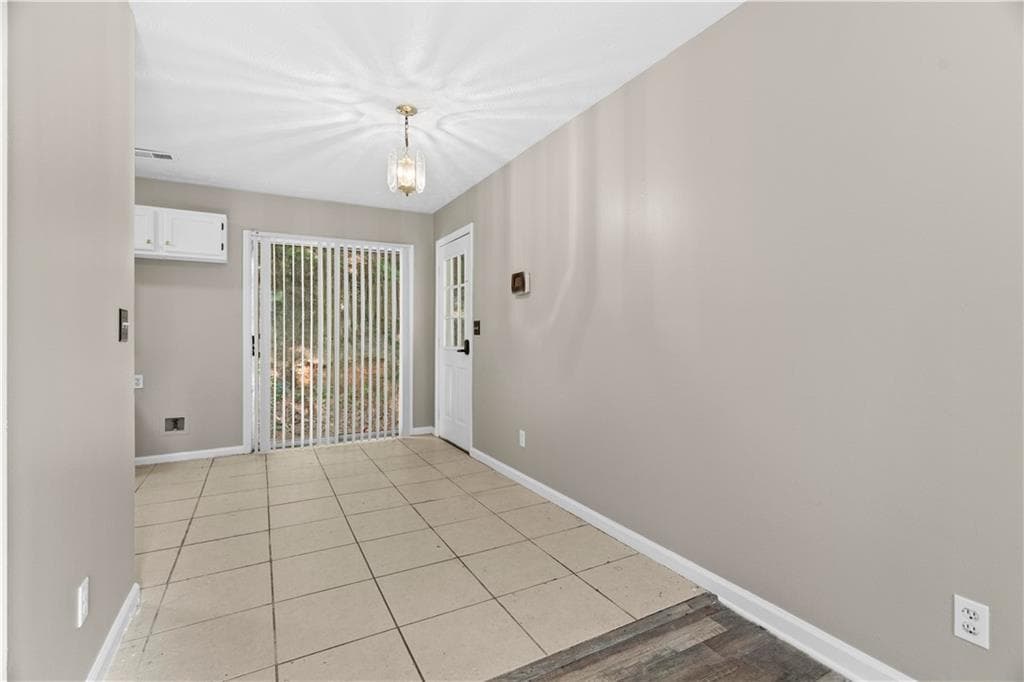 3 bedroom, 2 bathroom, 984 sq ft single family residence for sale at 258 Curtis Circle, Calhoun, GA 30701 — photo 9