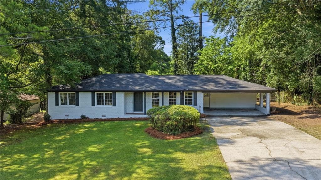 3 bedroom, 2 bathroom, 1,764 sq ft single family residence under contract at 169 Robinhood Drive, Newnan, GA 30263