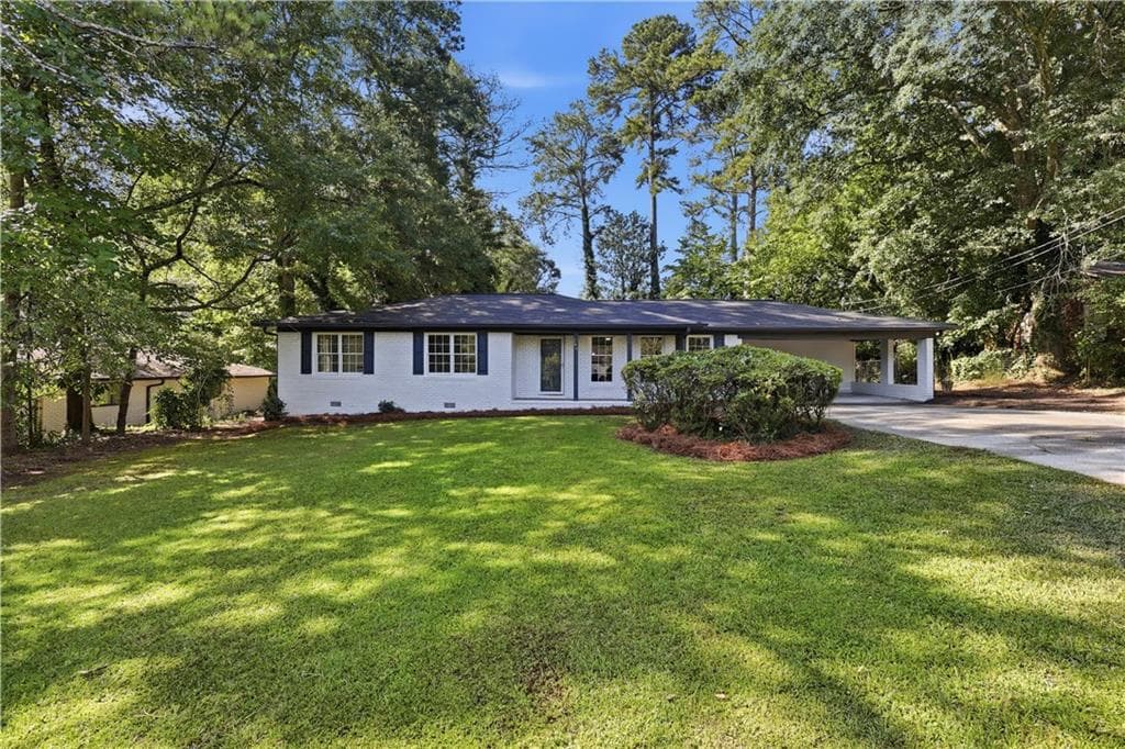 3 bedroom, 2 bathroom, 1,764 sq ft single family residence under contract at 169 Robinhood Drive, Newnan, GA 30263 — photo 2