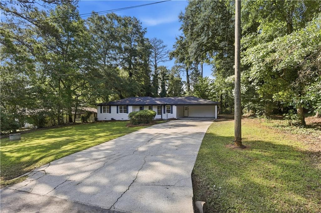 3 bedroom, 2 bathroom, 1,764 sq ft single family residence under contract at 169 Robinhood Drive, Newnan, GA 30263 — photo 4