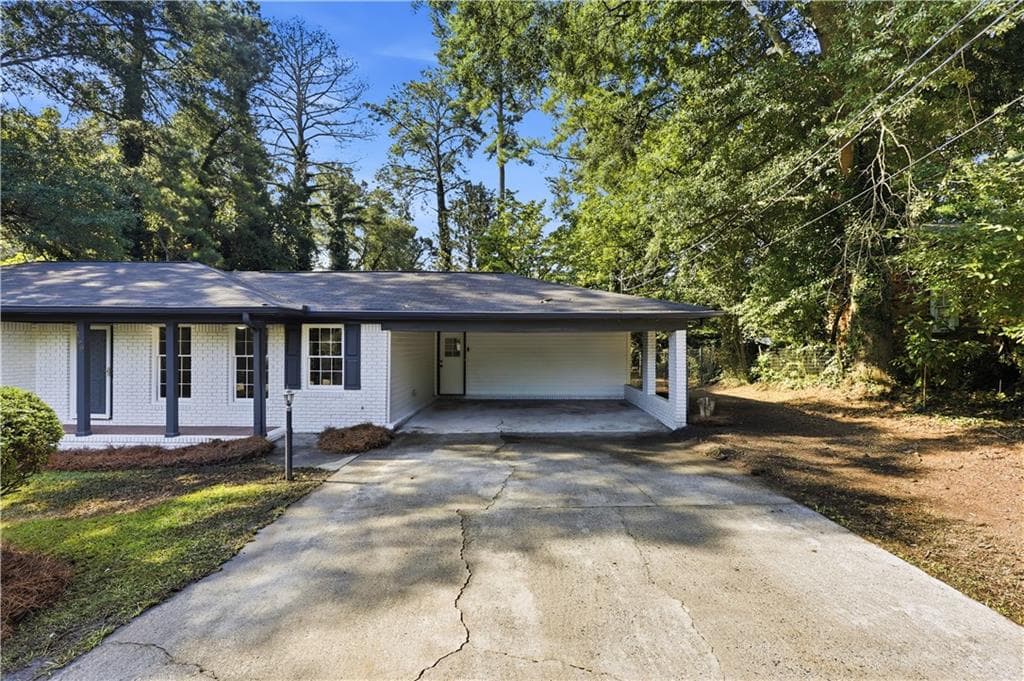 3 bedroom, 2 bathroom, 1,764 sq ft single family residence under contract at 169 Robinhood Drive, Newnan, GA 30263 — photo 5