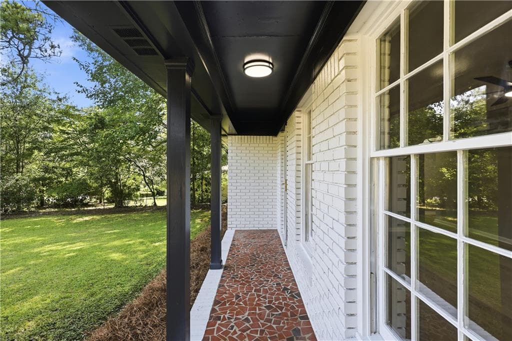 3 bedroom, 2 bathroom, 1,764 sq ft single family residence under contract at 169 Robinhood Drive, Newnan, GA 30263 — photo 7