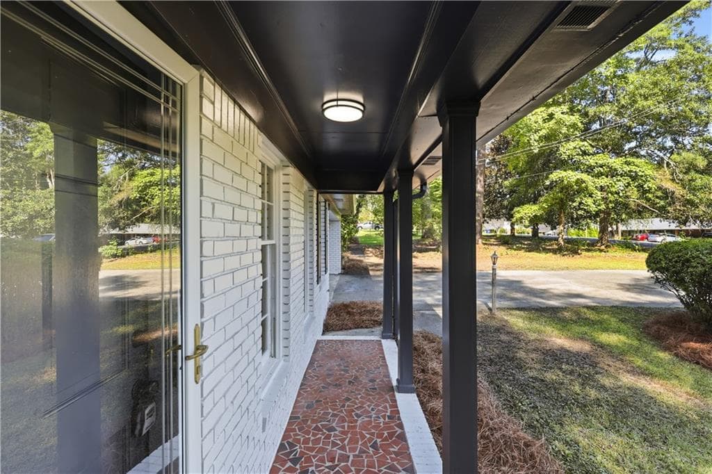 3 bedroom, 2 bathroom, 1,764 sq ft single family residence under contract at 169 Robinhood Drive, Newnan, GA 30263 — photo 8