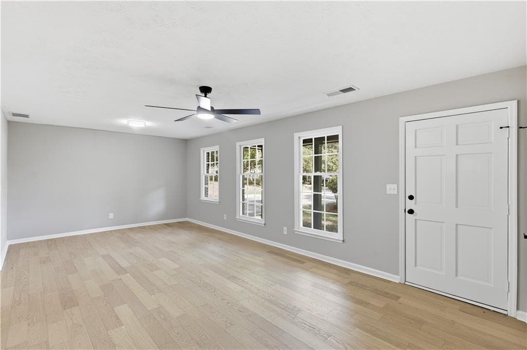 3 bedroom, 2 bathroom, 1,764 sq ft single family residence under contract at 169 Robinhood Drive, Newnan, GA 30263 — photo 10