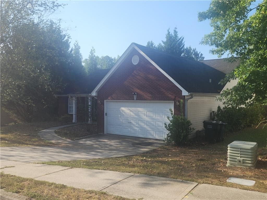 3 bedroom, 2 bathroom, 1,838 sq ft home for sale at 844 Langley View Court, Loganville, GA