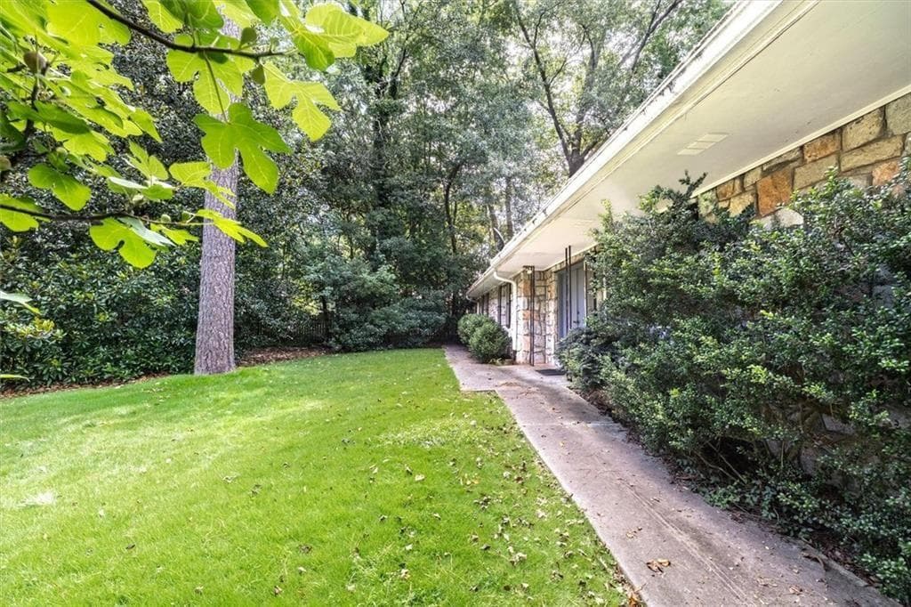 3 bedroom, 2 bathroom, 1,941 sq ft single family residence under contract at 2619 Andover Drive, Atlanta, GA 30360 — photo 4
