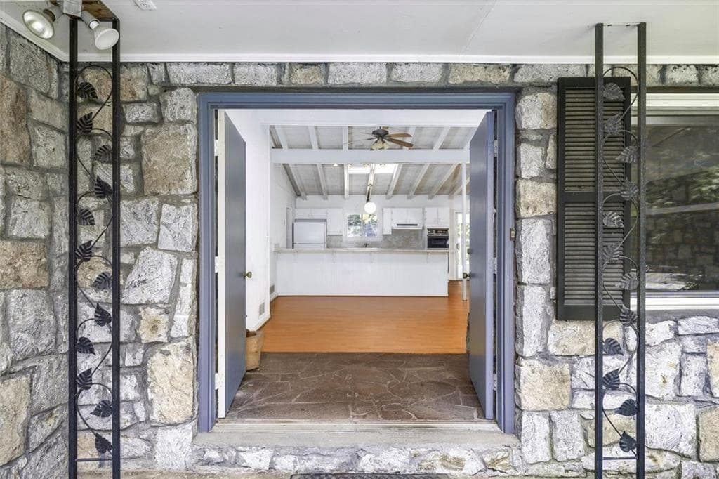 3 bedroom, 2 bathroom, 1,941 sq ft single family residence under contract at 2619 Andover Drive, Atlanta, GA 30360 — photo 5