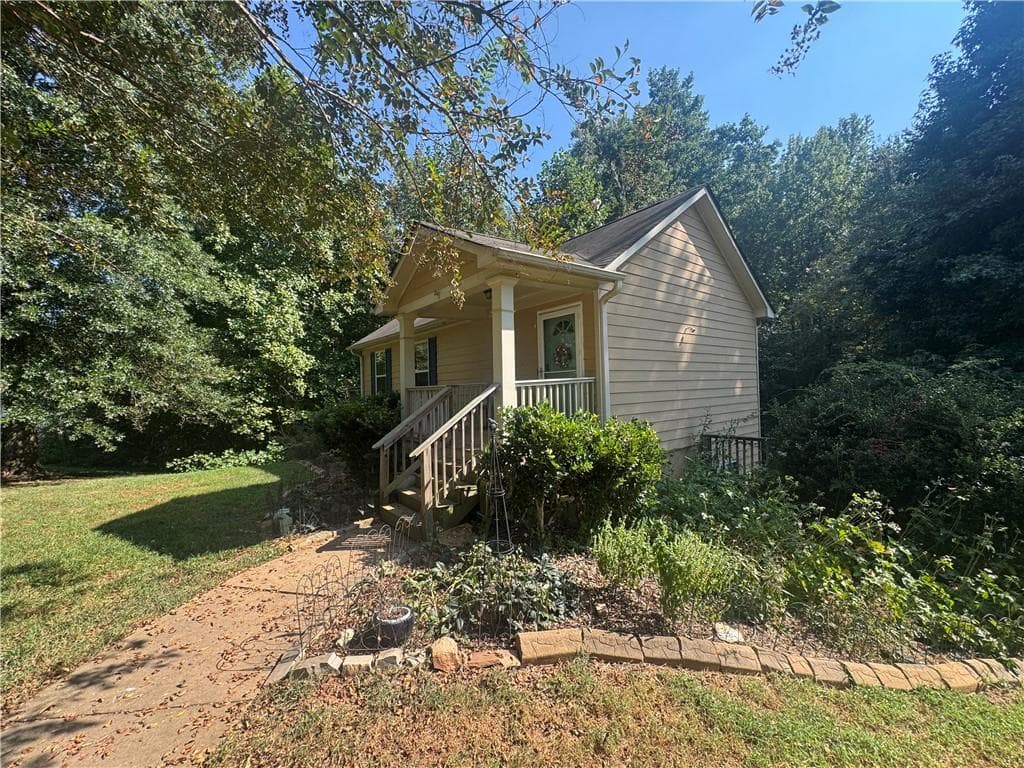 2 bedroom, 2 bathroom, 1,292 sq ft single family residence for sale at 5870 Habitat Drive, Gainesville, GA 30506 — photo 6