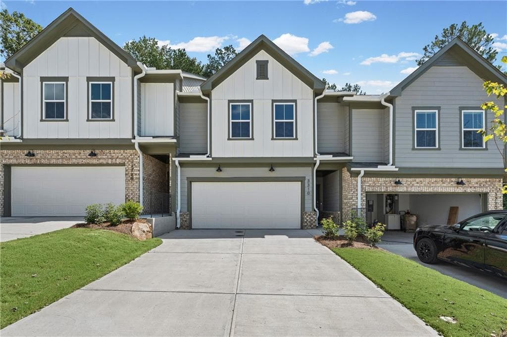 3 bedroom, 3 bathroom, 2,035 sq ft townhouse for sale at 3310 Promise Mill Lane, Cumming, GA 30040 — photo 3
