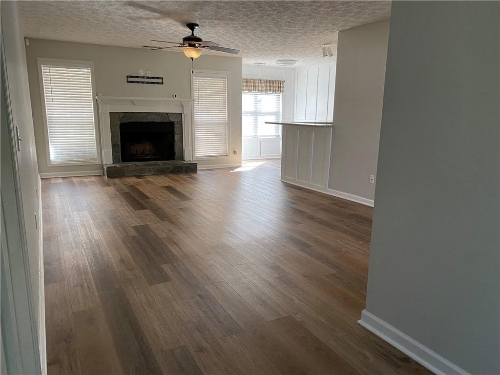 3 bedroom, 2 bathroom, 1,643 sq ft single family residence for sale at 325 Towler Drive, Loganville, GA 30052 — photo 2