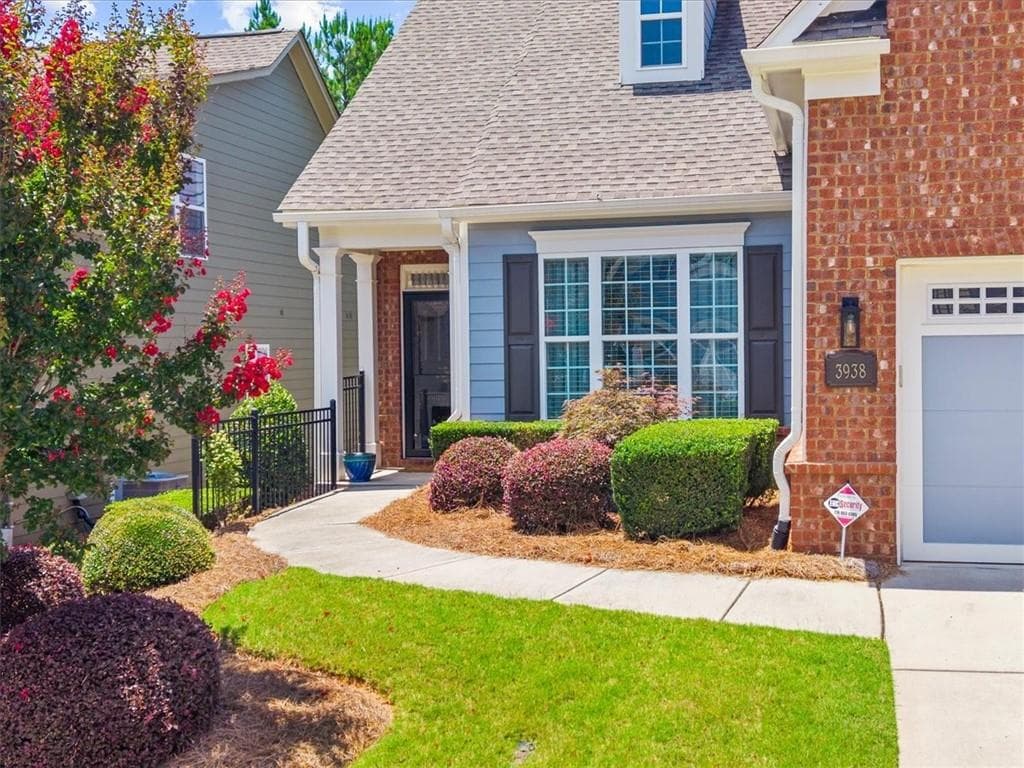 3 bedroom, 3 bathroom, 2,296 sq ft single family residence for sale at 3938 Sweet Magnolia Drive, Gainesville, GA 30504 — photo 3