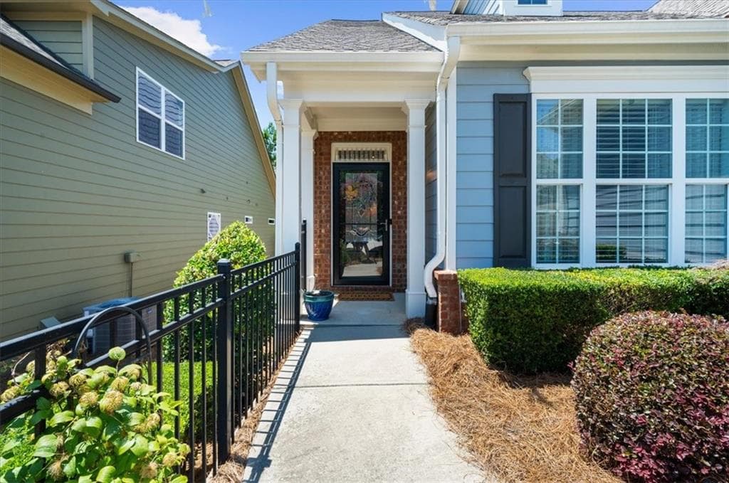 3 bedroom, 3 bathroom, 2,296 sq ft single family residence for sale at 3938 Sweet Magnolia Drive, Gainesville, GA 30504 — photo 4
