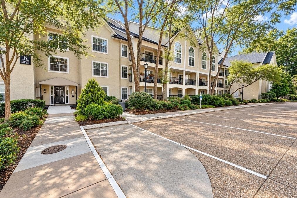 1 bedroom, 1 bathroom, 696 sq ft condominium for rent at 3655 Habersham Road 131, Atlanta, GA 30305 for $1,375 a month — photo 3