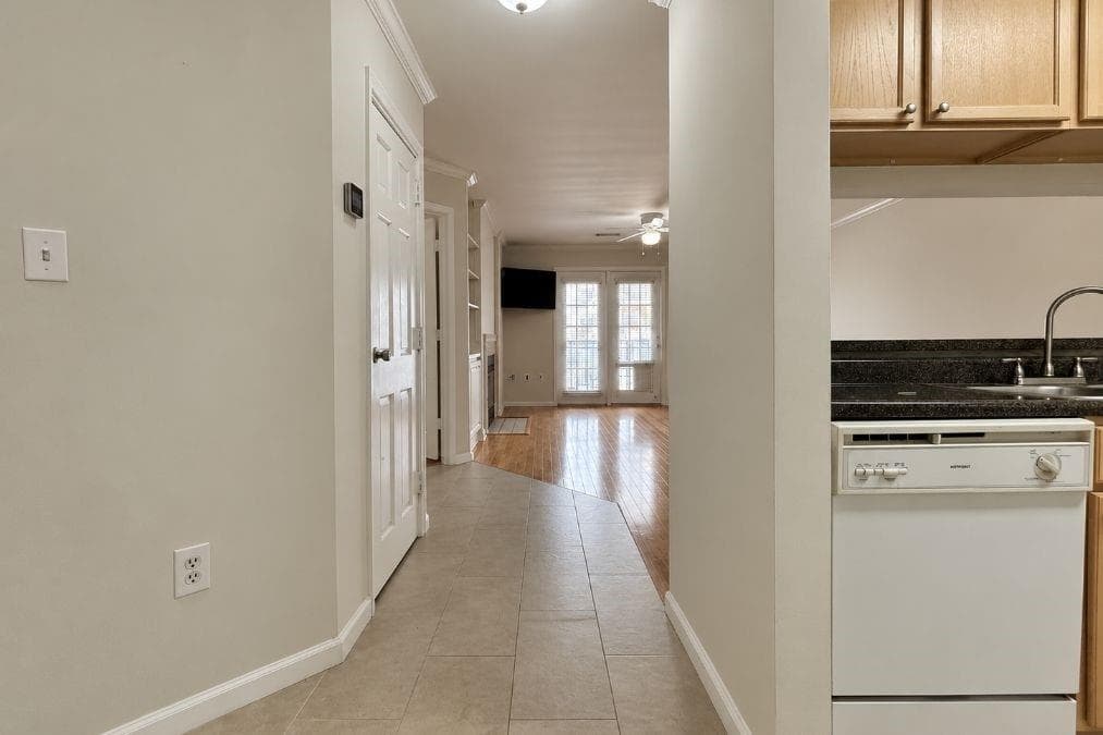 1 bedroom, 1 bathroom, 696 sq ft condominium for rent at 3655 Habersham Road 131, Atlanta, GA 30305 for $1,375 a month — photo 5
