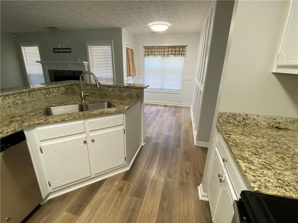 3 bedroom, 2 bathroom, 1,643 sq ft single family residence for sale at 325 Towler Drive, Loganville, GA 30052 — photo 4