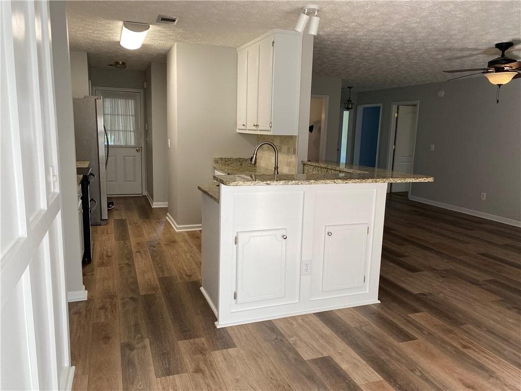 3 bedroom, 2 bathroom, 1,643 sq ft single family residence for sale at 325 Towler Drive, Loganville, GA 30052 — photo 5