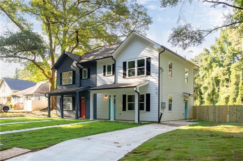 3 bedroom, 3 bathroom, 1,340 sq ft townhouse for sale at 2060 Ruth Street B, Atlanta, GA 30318 — photo 2