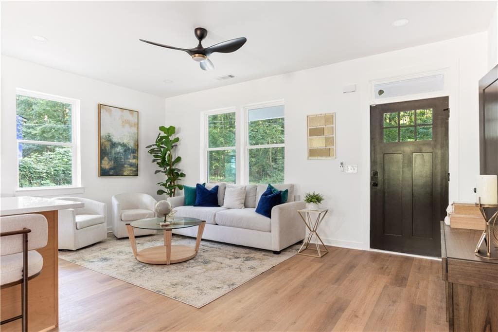 3 bedroom, 3 bathroom, 1,340 sq ft townhouse for sale at 2060 Ruth Street B, Atlanta, GA 30318 — photo 4