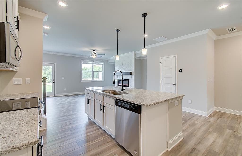3 bedroom, 3 bathroom, 1,894 sq ft townhouse for rent at 4637 Cypress Landing Way, Gainesville, GA 30504 for $2,099 a month — photo 3