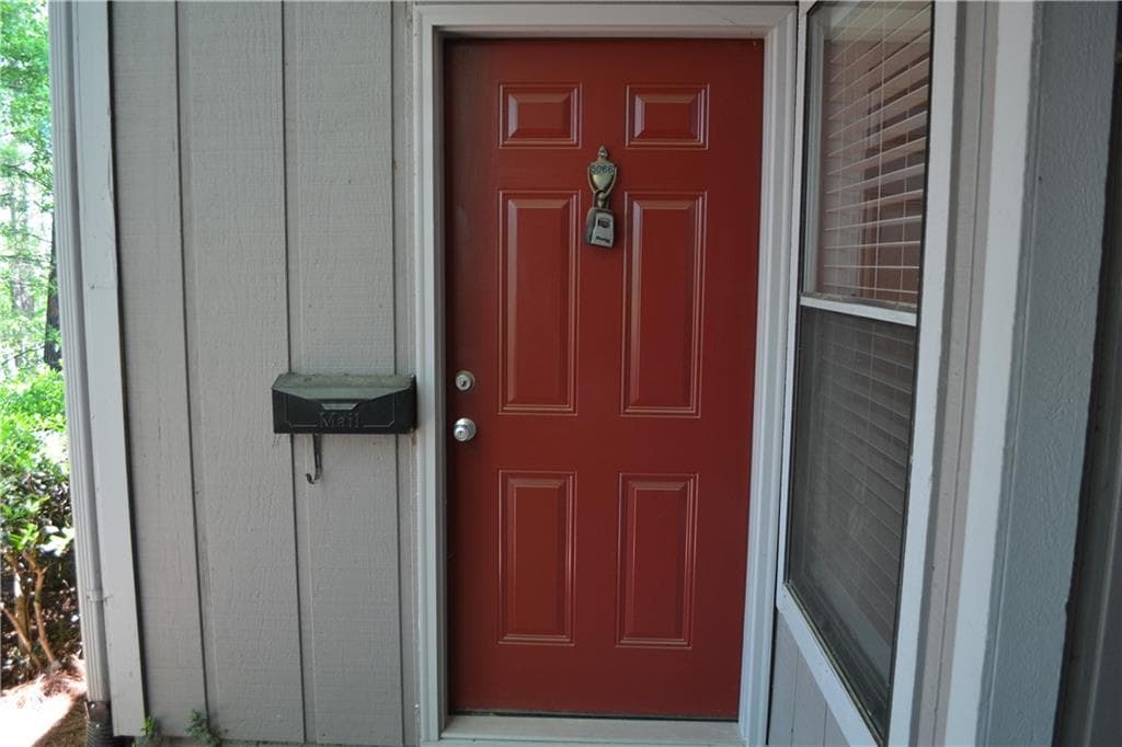 2 bedroom, 2 bathroom, 1,182 sq ft condominium for sale at 5066 Woodridge Way, Tucker, GA 30084 — photo 3
