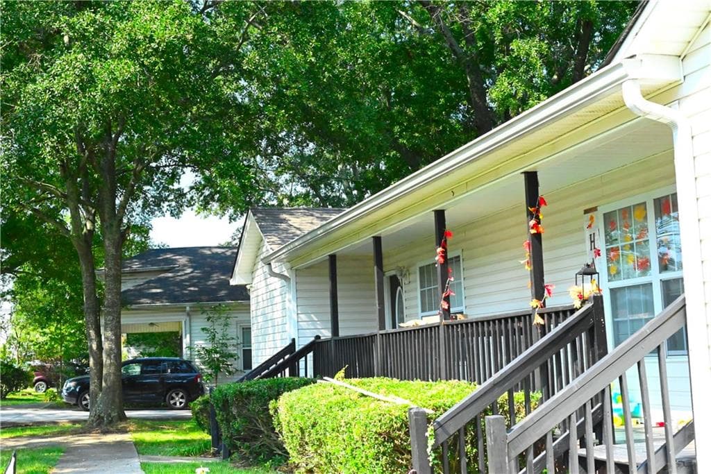 6 bedroom, 6 bathroom, 2,928 sq ft townhouse for sale at 6189 E Strickland Street, Douglasville, GA 30134