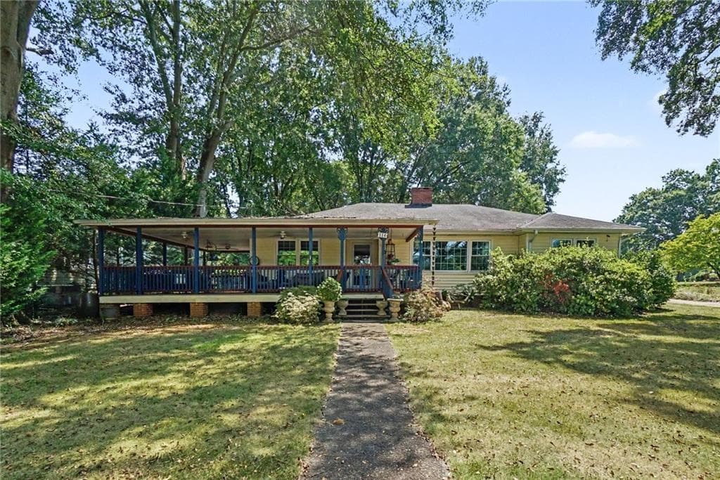 3 bedroom, 2 bathroom, 1,880 sq ft single family residence under contract at 114 Etowah Drive, Cartersville, GA 30120